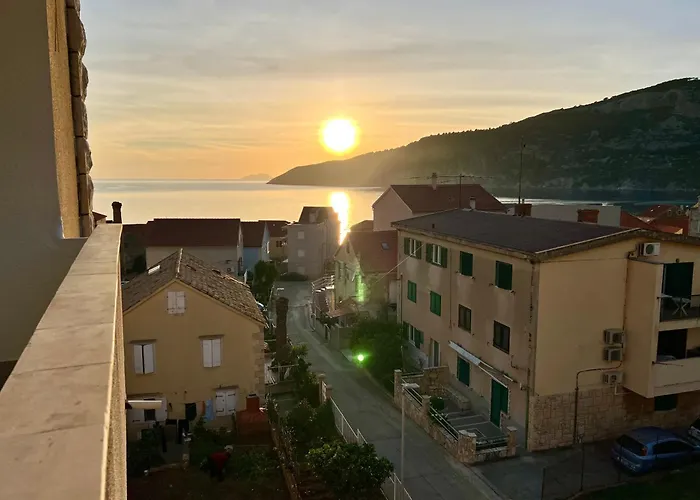 Newly Refurbished Komiza Haven