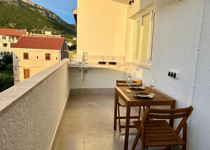 Newly Refurbished Komiza Haven