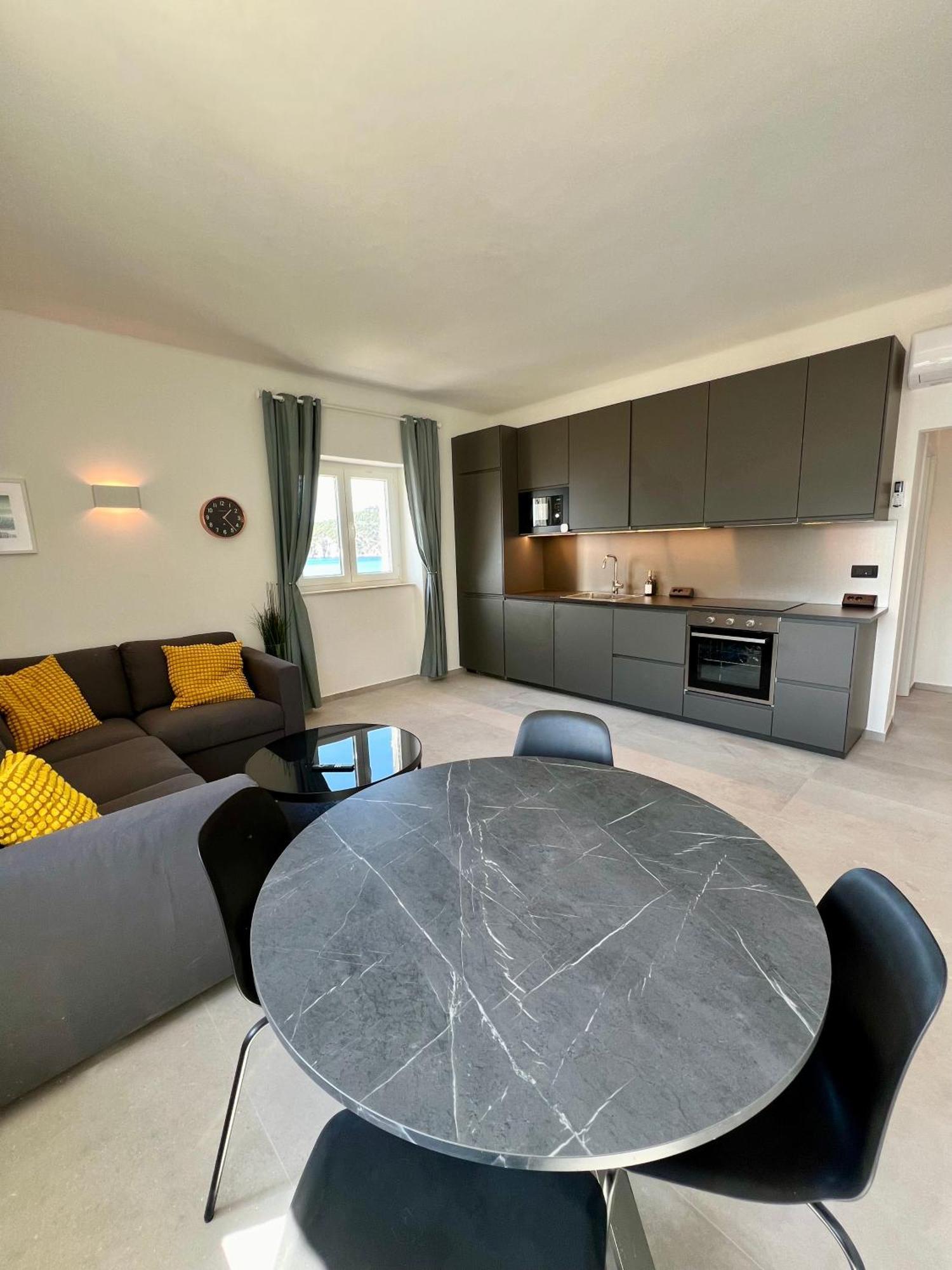 Apartment Newly Refurbished Haven Komiza