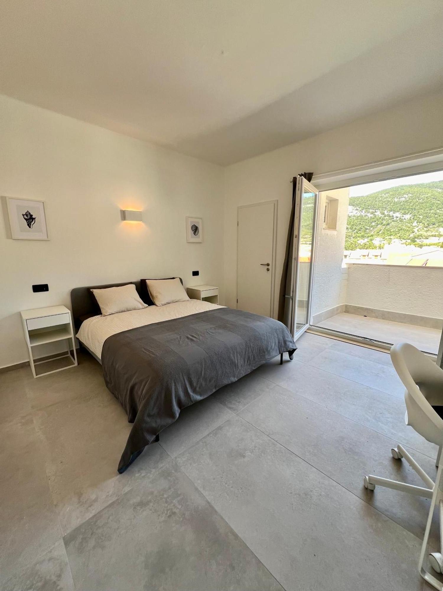 Newly Refurbished Haven Apartment Komiza